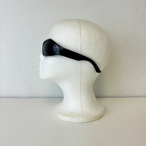 Y2K Black Wavy Sunglasses - Picture 3 of 3